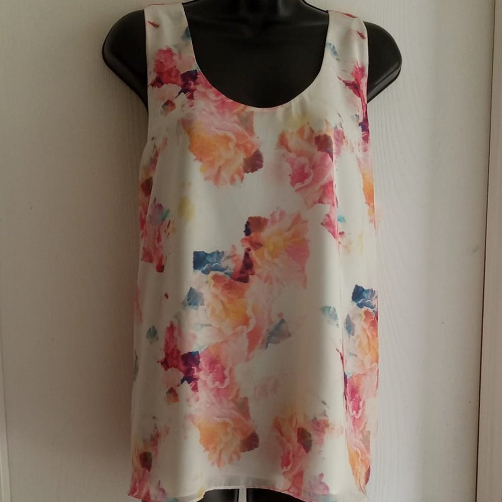 Dalia Collection | Pretty Floral Print Sleeveless Blouse